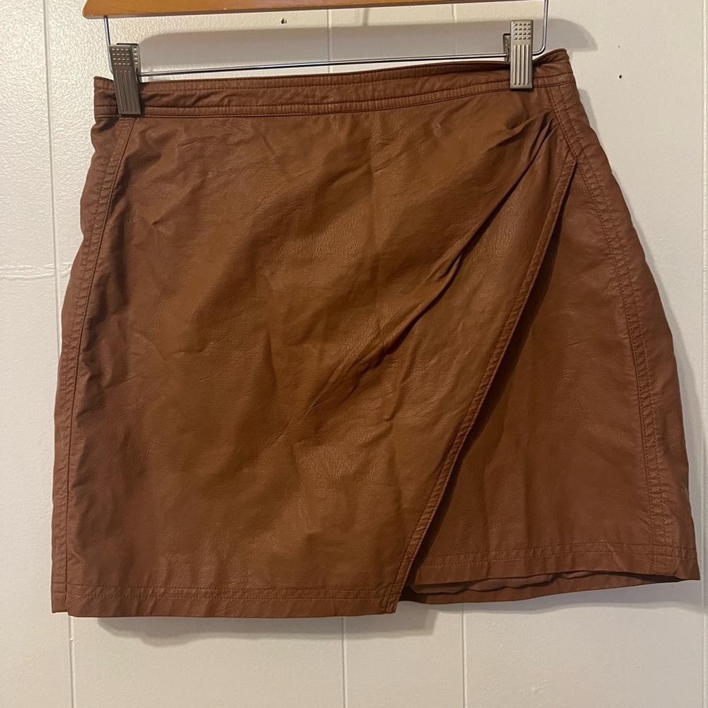 Shinestar Short Mini Wrap Skirt Size Large Brown Vegan Leather Lined Side Zip